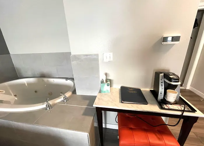 Tides Inn & Suites
